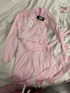 Aritzia villa pink set